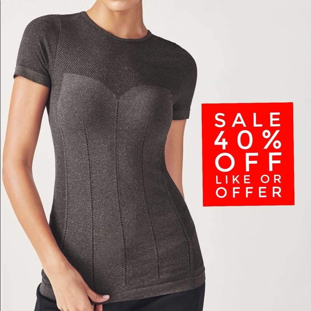 Fabletics Delta Seamless Short Sleeve Top Gray M
